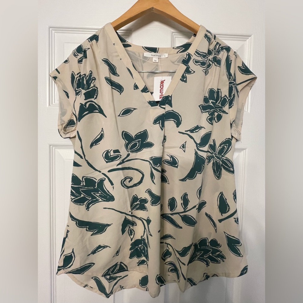 Brand New Women’s Short Sleeve Top